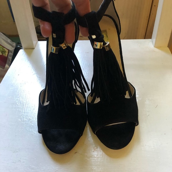 Louise et cie black suede tassle heels sz 7.5 - Picture 5 of 6
